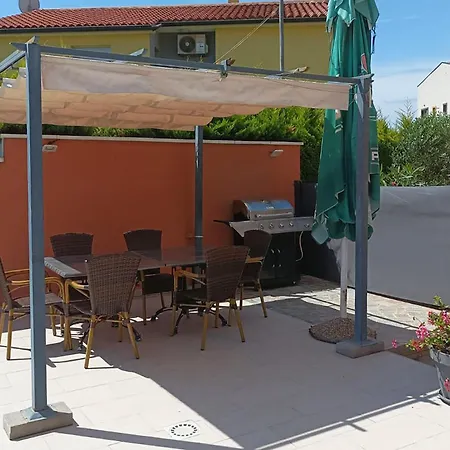Cozy In With Wifi Apartment Pula
