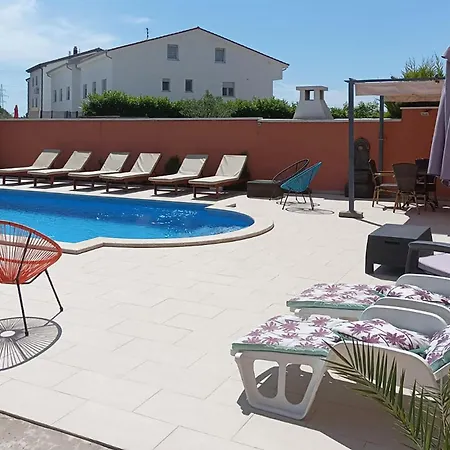 Cozy In With Wifi Apartment Pula